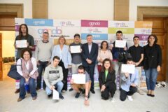 APNABI LAN entrega sus diplomas a las 21 personas con TEA formadas en reprografía y el manipulado de productos gráficos del curso 2022-2023